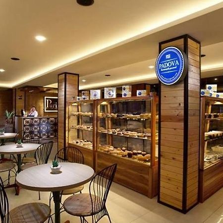 Life Puri Hotel Surabaya Gubeng Esterno foto