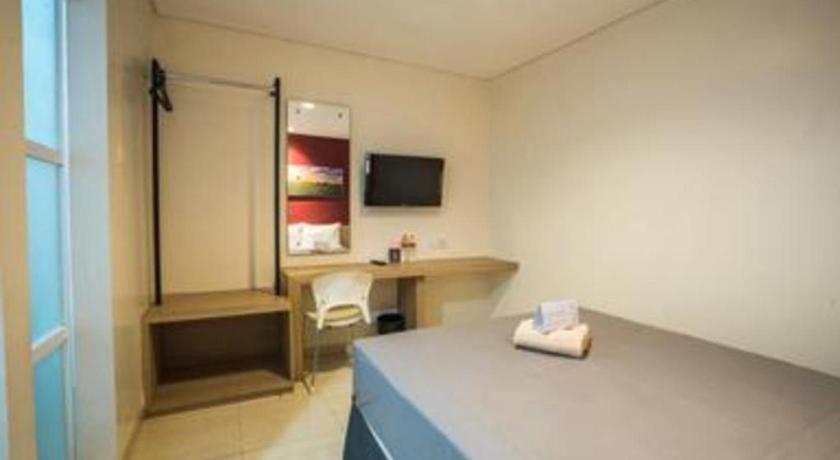 Life Puri Hotel Surabaya Gubeng Esterno foto