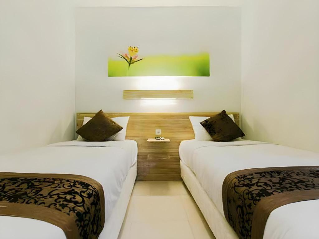 Life Puri Hotel Surabaya Gubeng Esterno foto