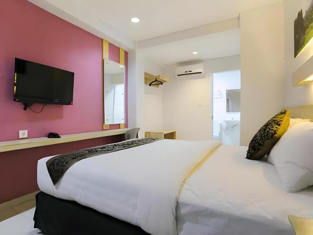 Life Puri Hotel Surabaya Gubeng Esterno foto