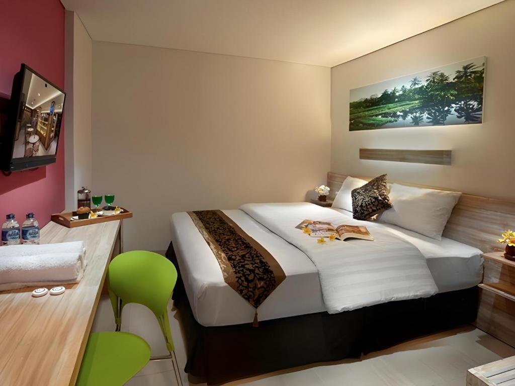 Life Puri Hotel Surabaya Gubeng Esterno foto
