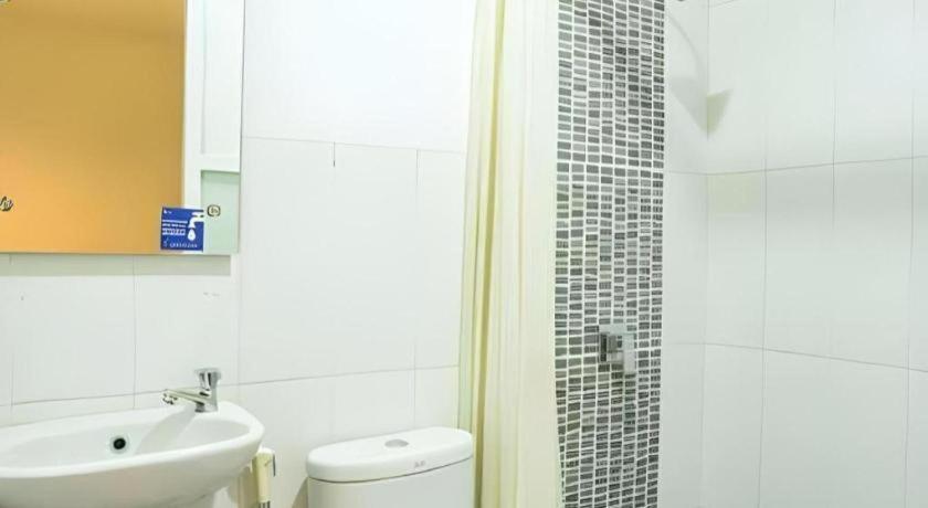 Life Puri Hotel Surabaya Gubeng Esterno foto