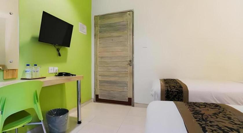 Life Puri Hotel Surabaya Gubeng Esterno foto