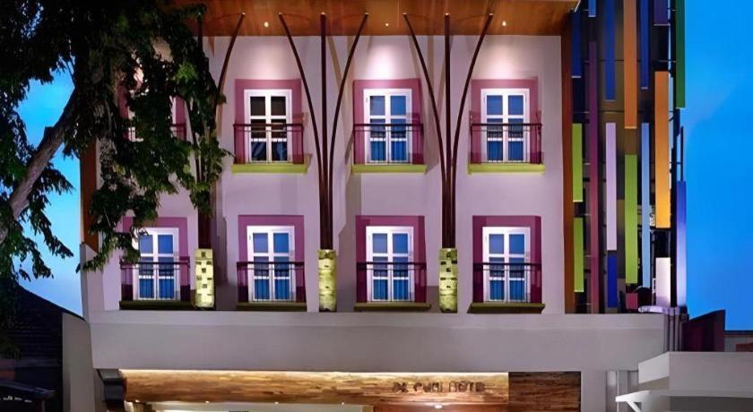 Life Puri Hotel Surabaya Gubeng Esterno foto