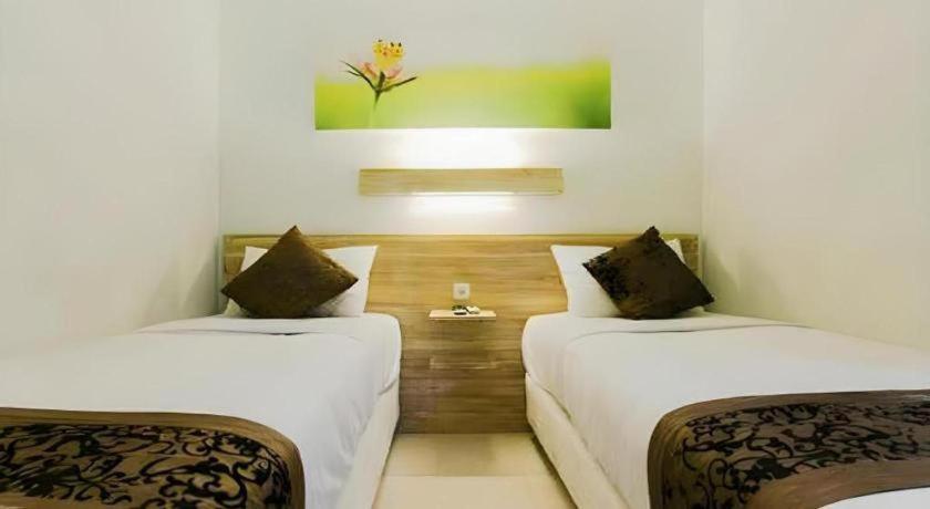 Life Puri Hotel Surabaya Gubeng Esterno foto