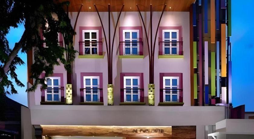Life Puri Hotel Surabaya Gubeng Esterno foto